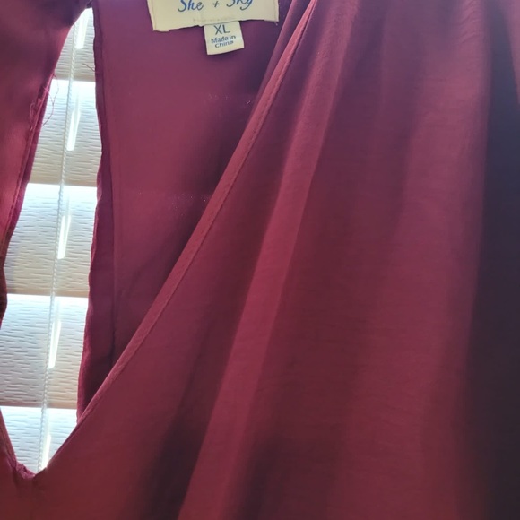 She+and sky maroon . Jumper xL. Front tie. Loose fit . Brand new. No tags - Picture 3 of 3